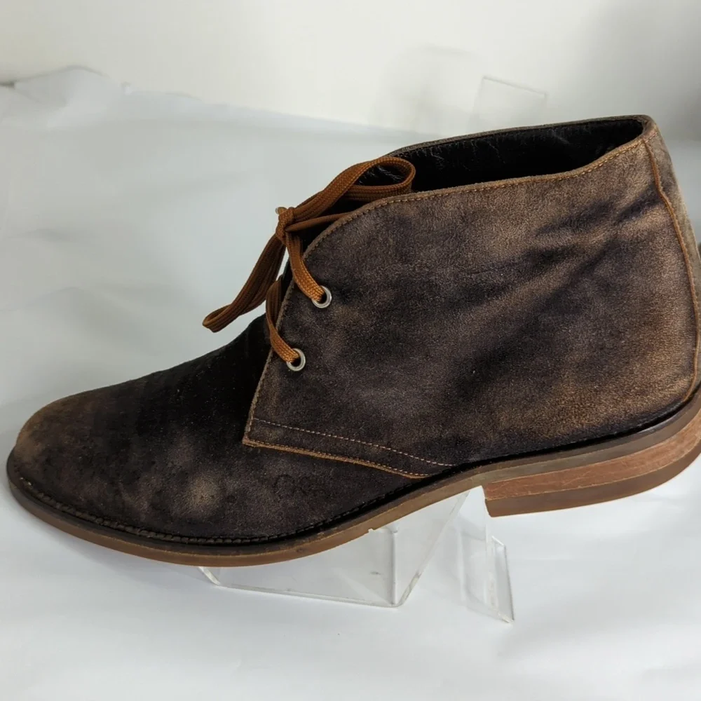 Donald J.Pliner Brown Distressed Eliot Chukka Boots...Size 9M